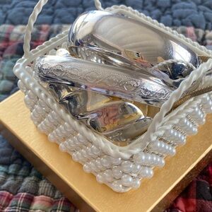 Silver Tone Decorative Bangle Set in Pearl Basket
